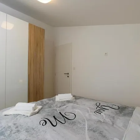 Stunning In Kastel Gomilica With Wifi Apartment *