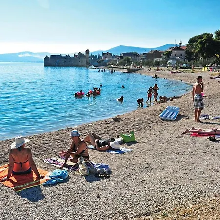 Apartment Stunning In Kastel Gomilica With Wifi