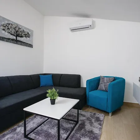 Apartment Two-bedroom In Kastel Gomilica