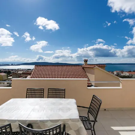 Two-bedroom In Kastel Gomilica Apartment *