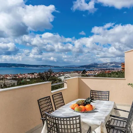 Apartment Stunning In Kastel Gomilica With Wifi