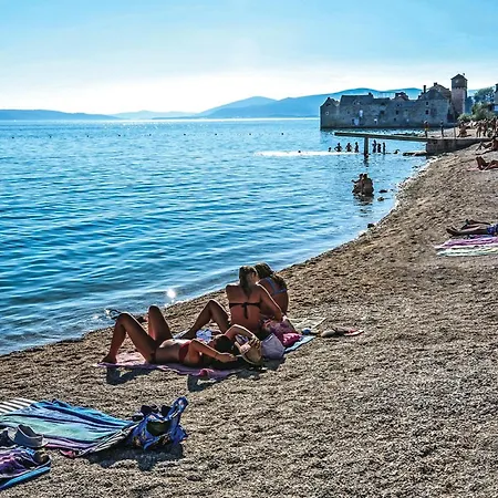 Apartment Two-bedroom In Kastel Gomilica *