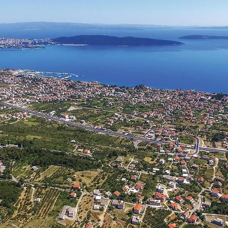 Apartment Two-bedroom In Kastel Gomilica